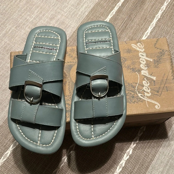 Free People Stormy Sea Sloan Sandals size 6 NIB - Picture 1 of 5